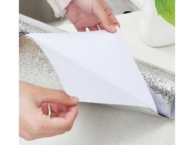 ورق المنيوم لاصق للمطابخ 150 سم × 40 سم ورق المنيوم لاصق للمطابخ 150 سم × 40 سم